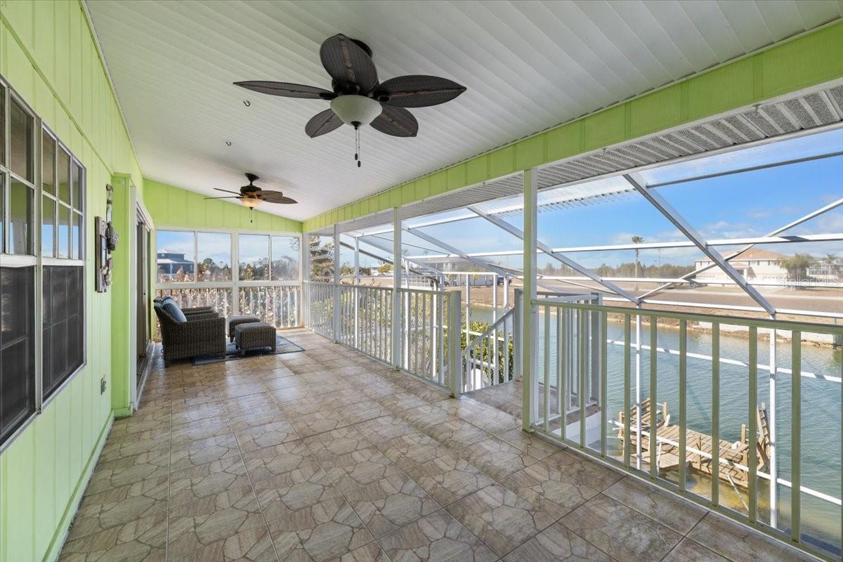 2nd level screen porch area
