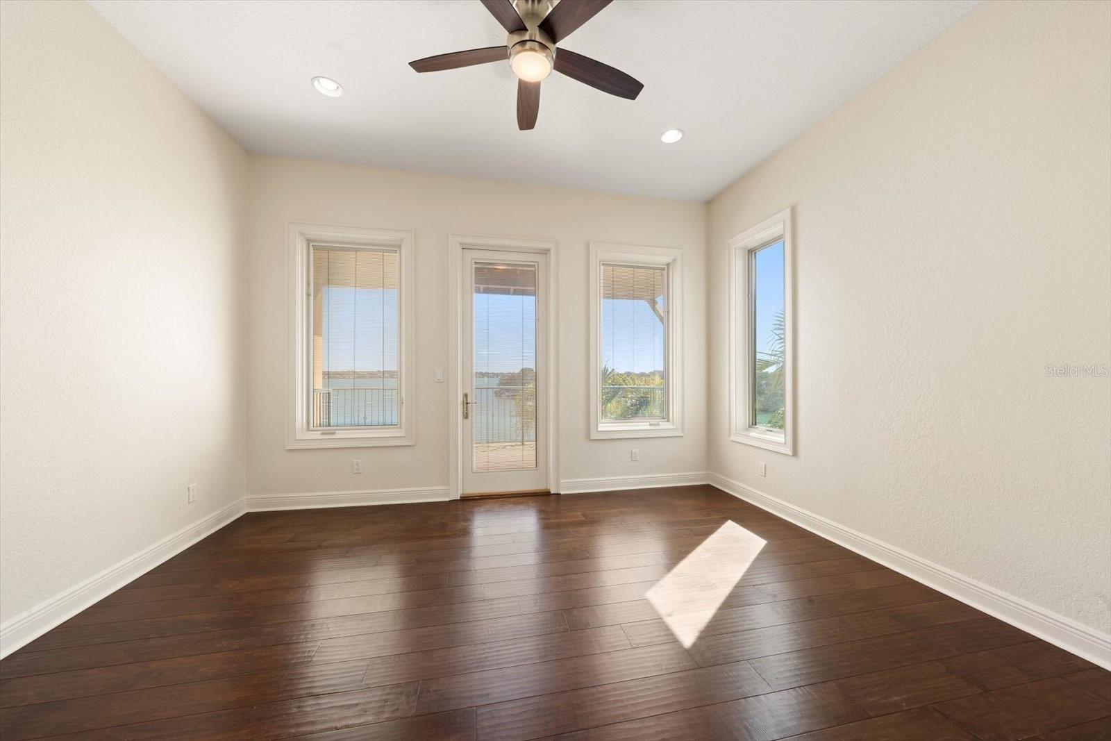 TB8475058 Property Photo