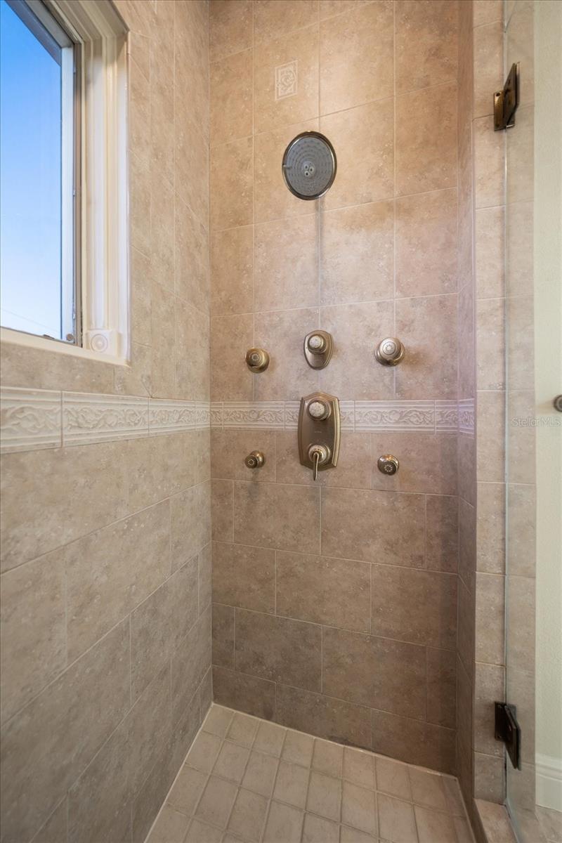 TB8475058 Property Photo