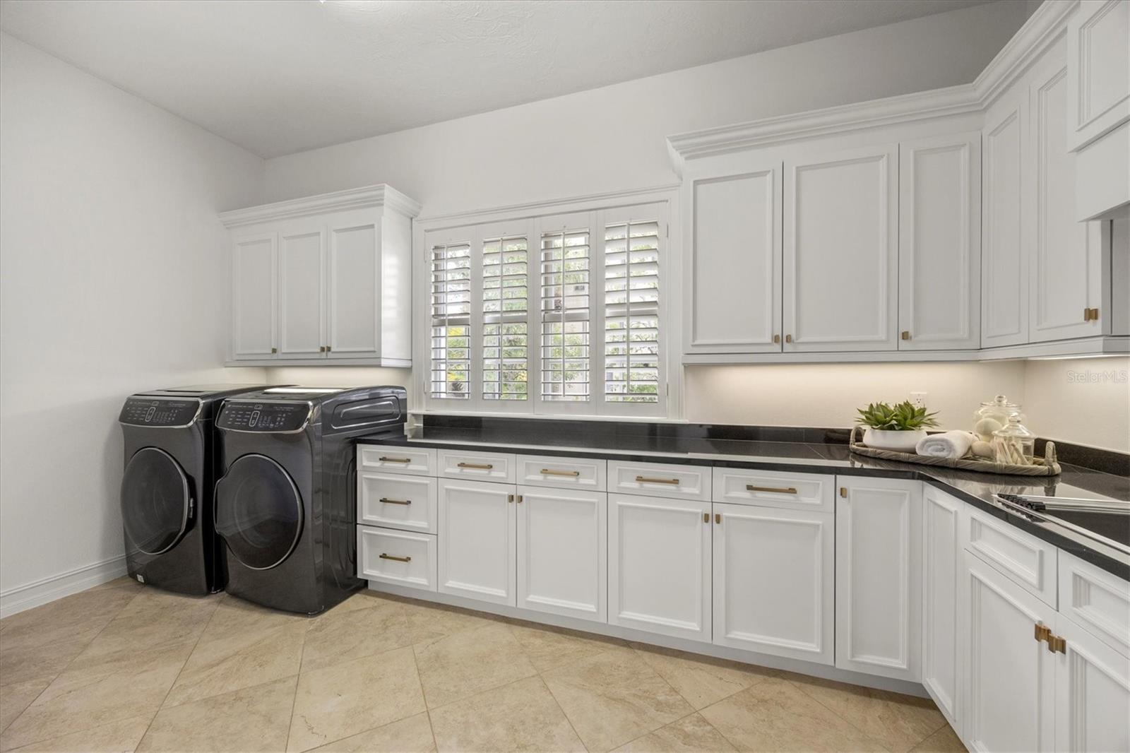 A4682109 Property Photo