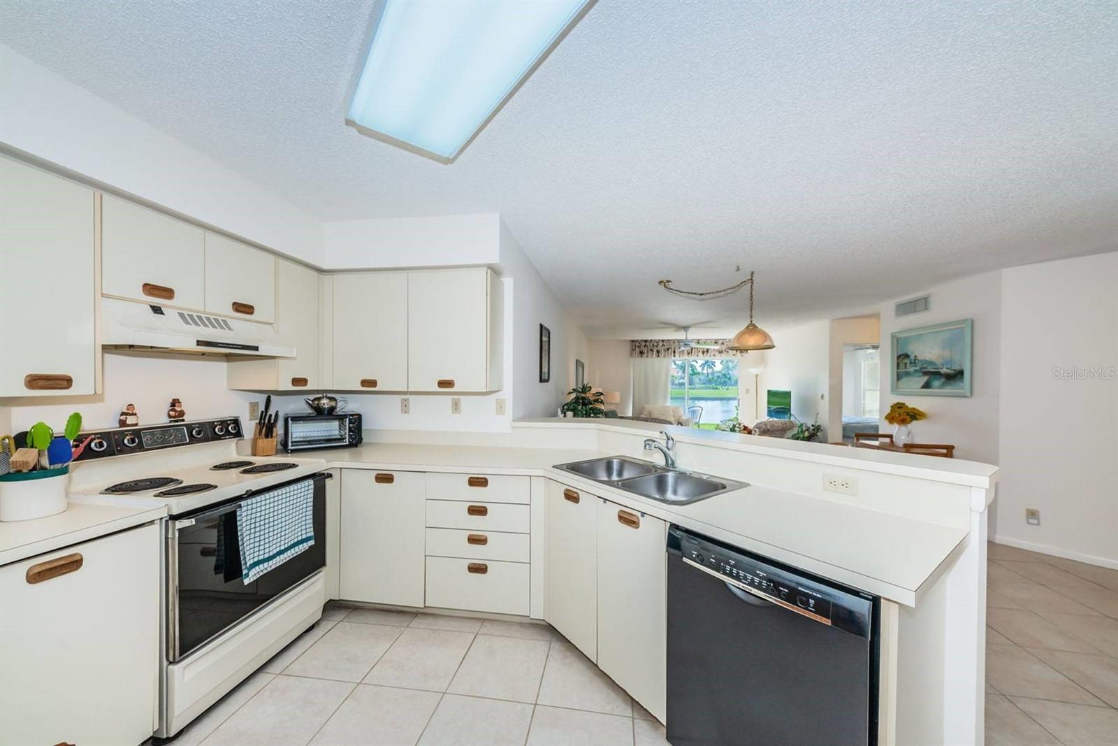 6050 BAHIA DEL MAR CIR #120, ST PETERSBURG, FL, 33715