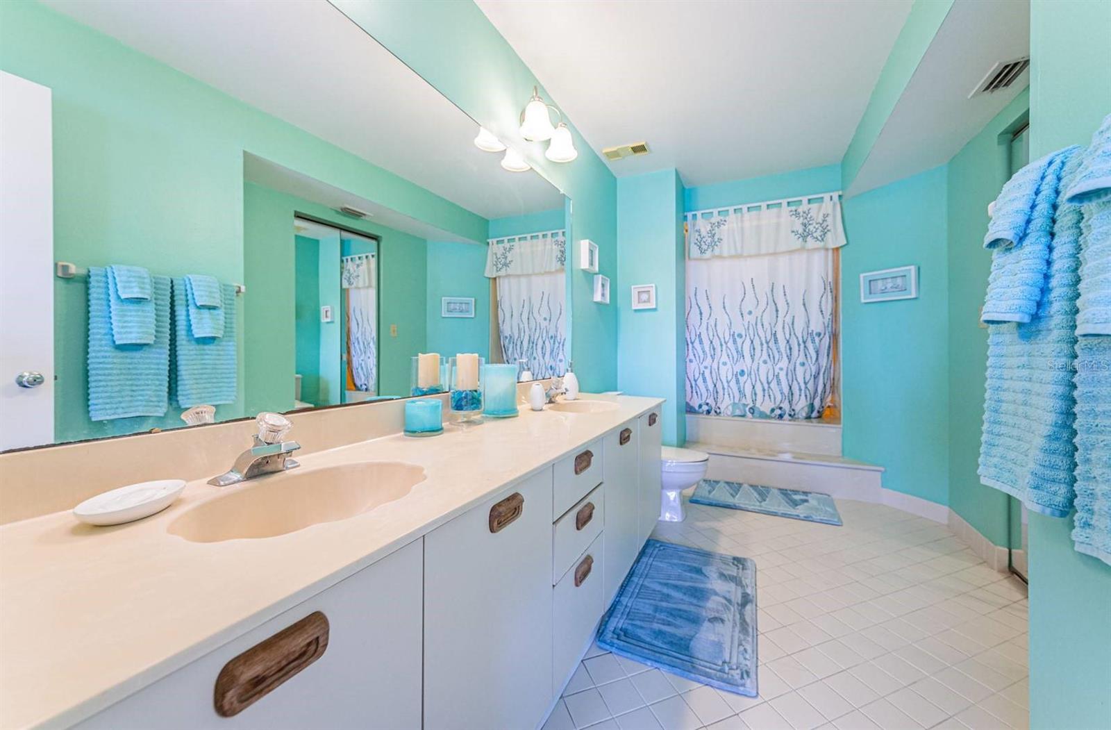 6050 BAHIA DEL MAR CIR #120, ST PETERSBURG, FL, 33715