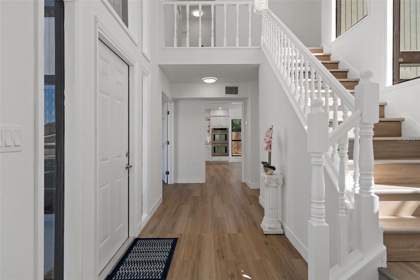 What a beautiful staircase !!