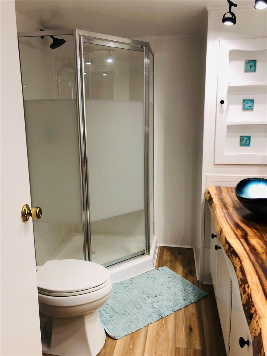 TB8475196 Property Photo