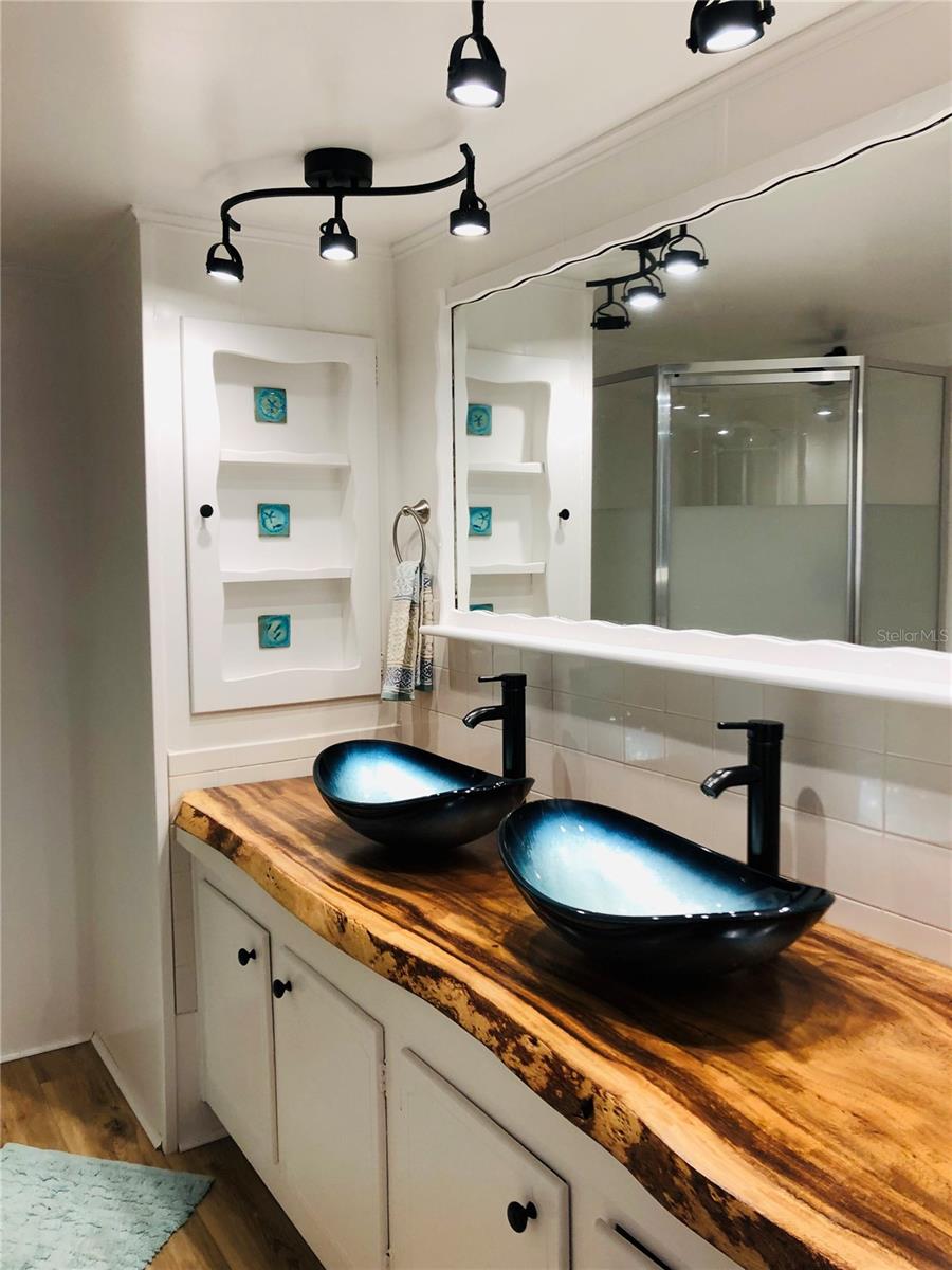 TB8475196 Property Photo