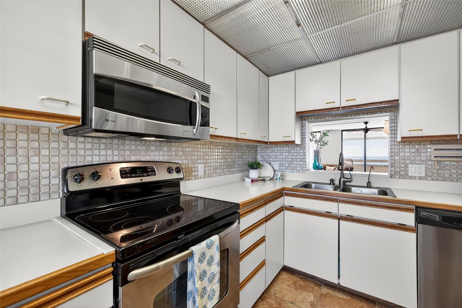 17900 GULF BLVD #15B, REDINGTON SHORES, FL, 33708