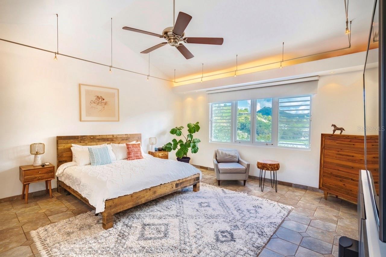 PR9119244 Property Photo