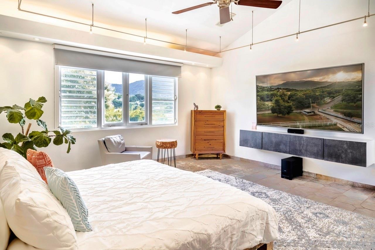 PR9119244 Property Photo