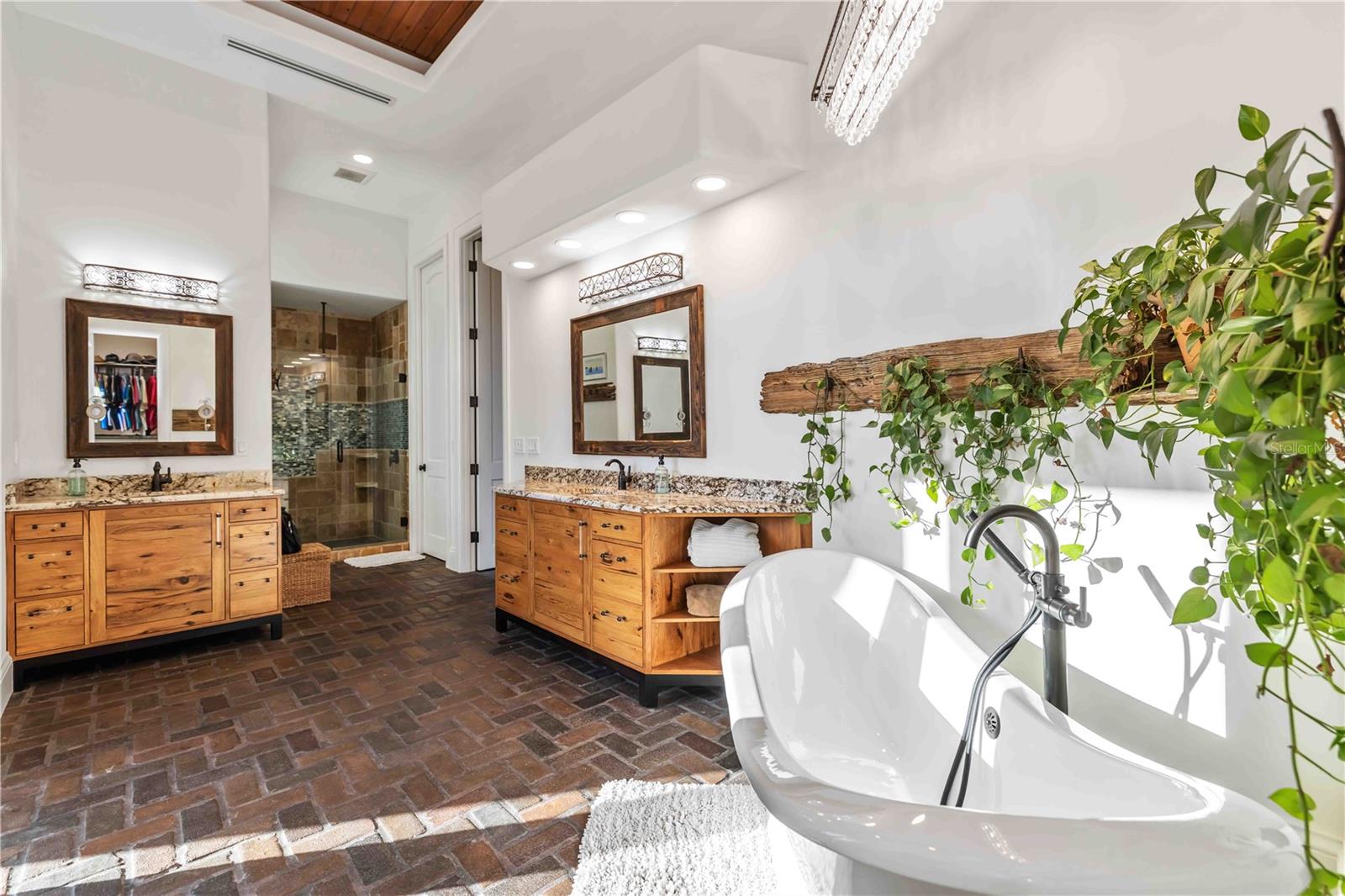 A4682193 Property Photo