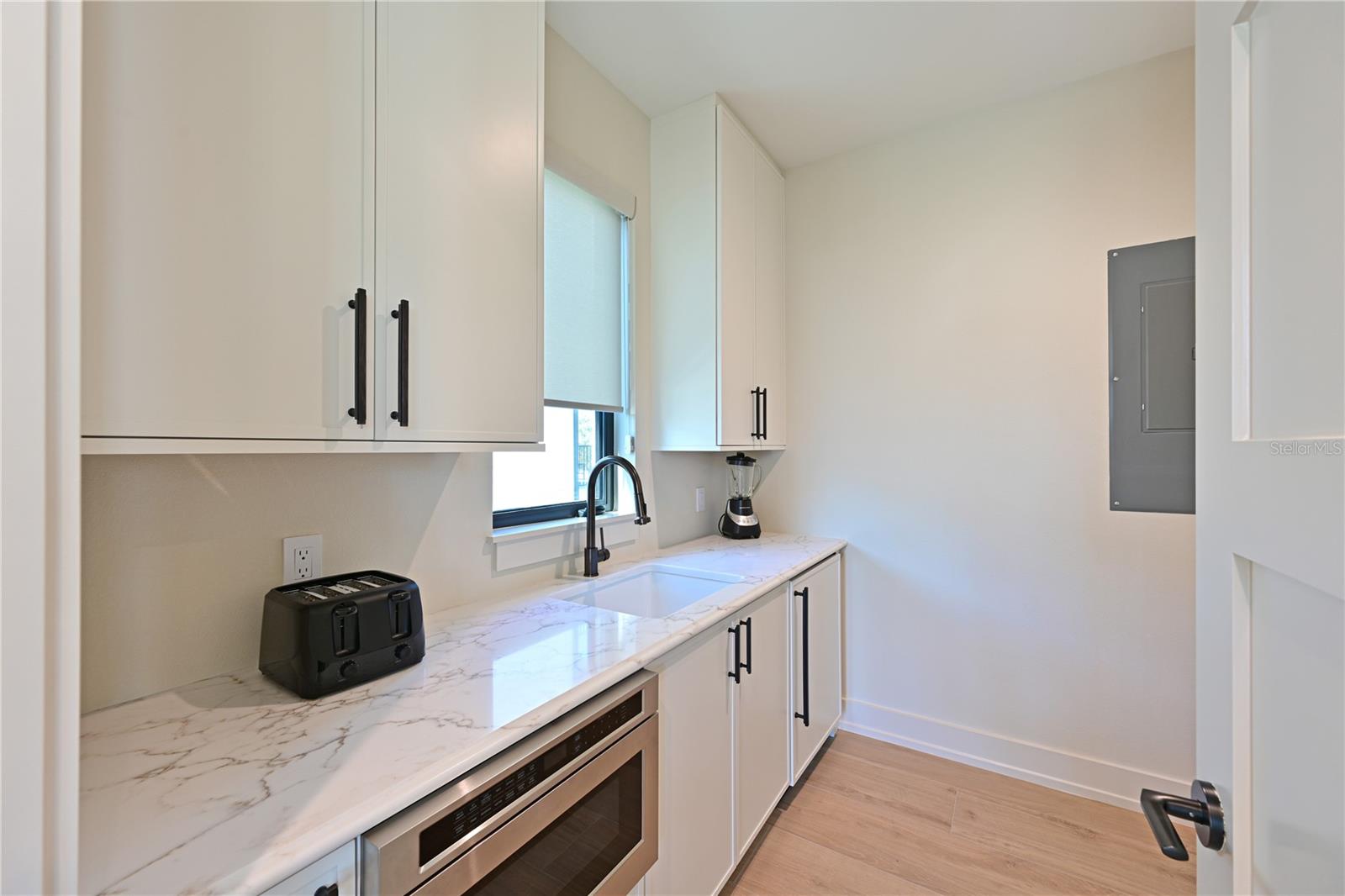 A4682245 Property Photo