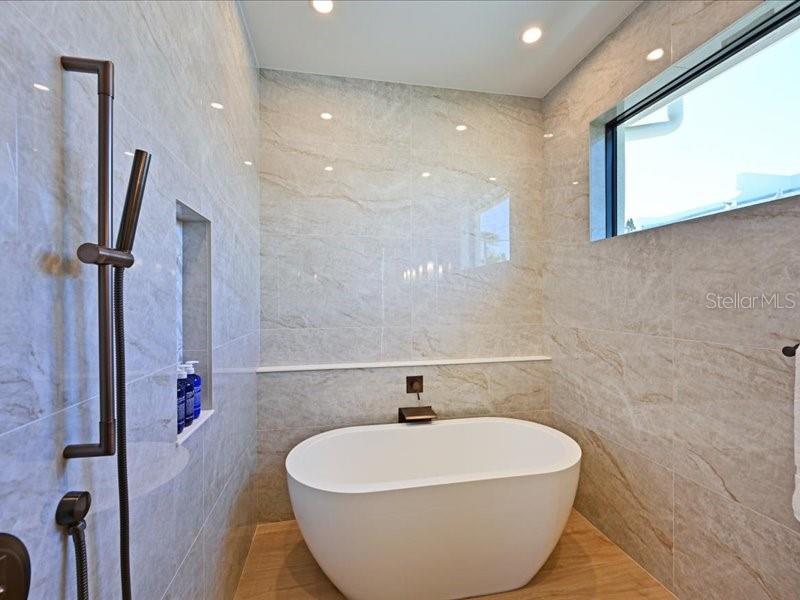 A4682245 Property Photo