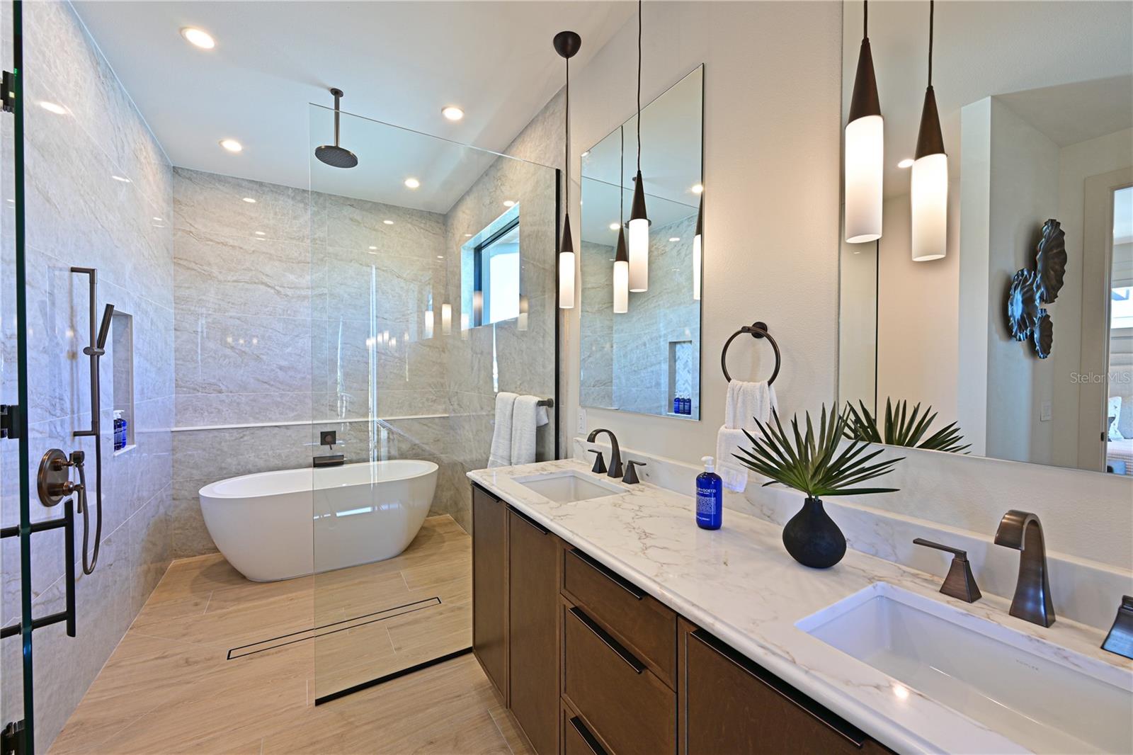 A4682245 Property Photo