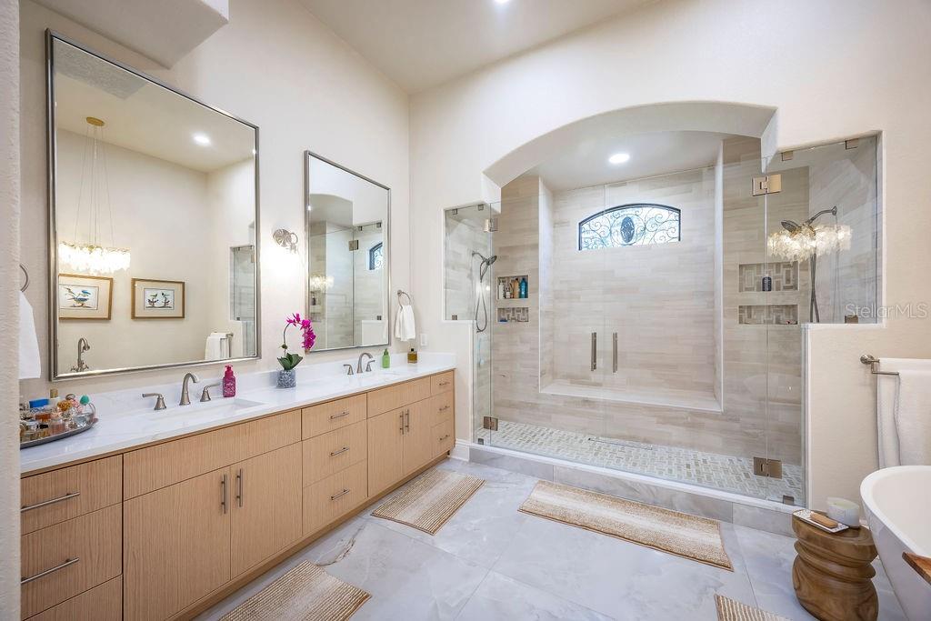 O6381869 Property Photo