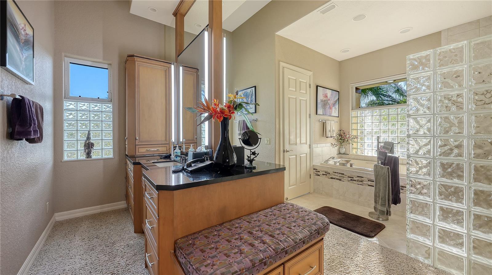 A4682258 Property Photo