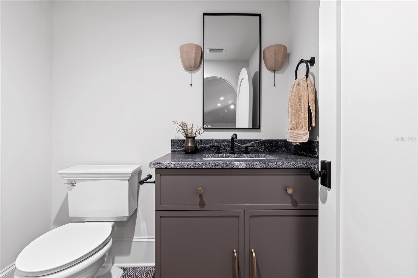 O6381880 Property Photo