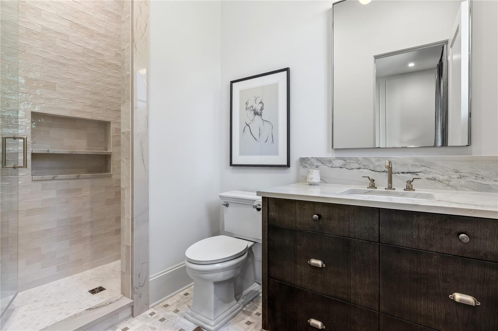 O6381880 Property Photo