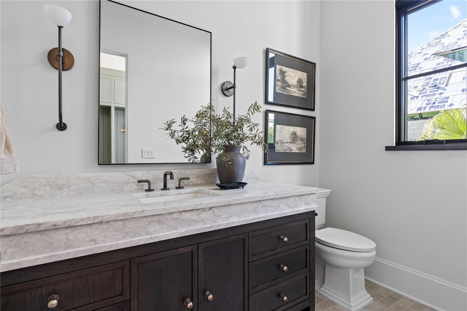 O6381880 Property Photo