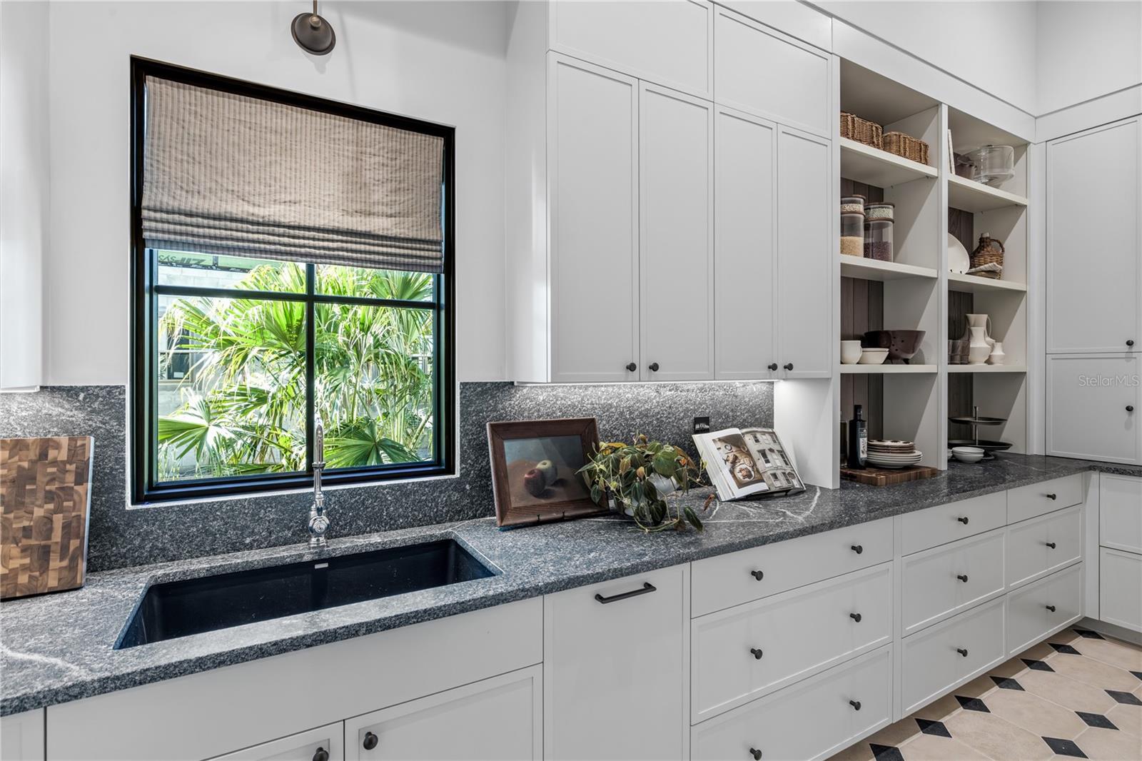 O6381880 Property Photo