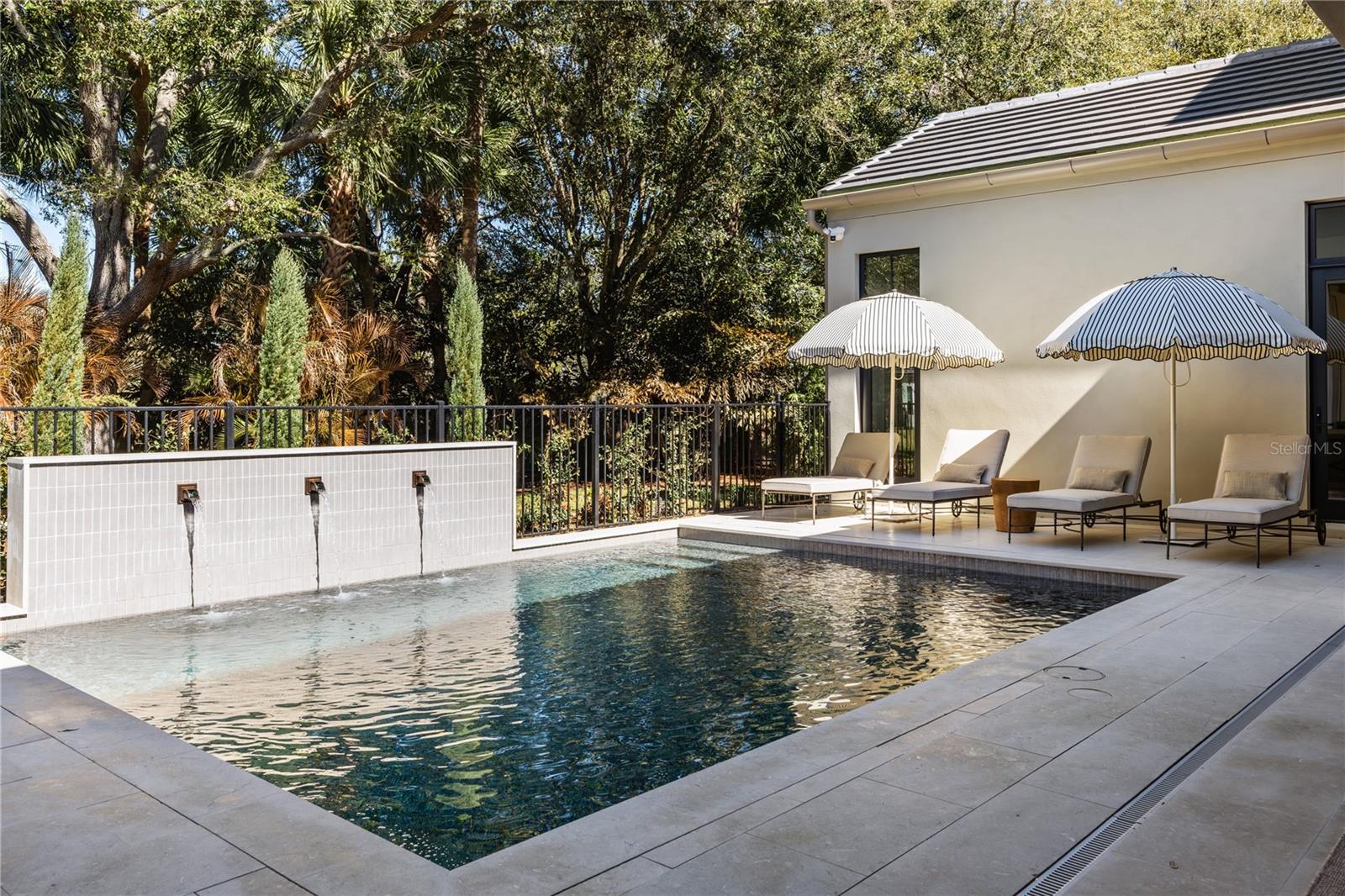 O6381880 Property Photo