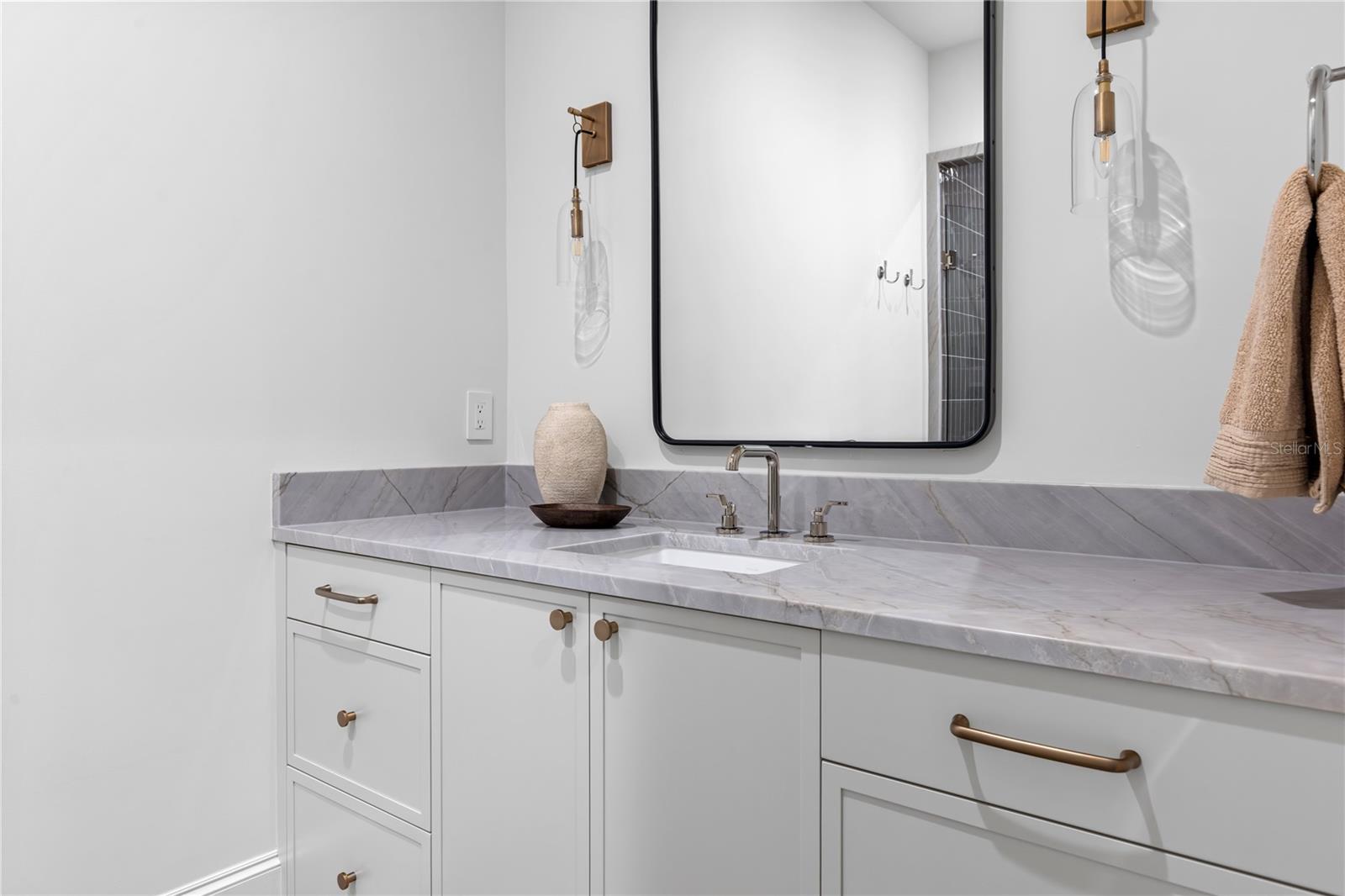 O6381880 Property Photo