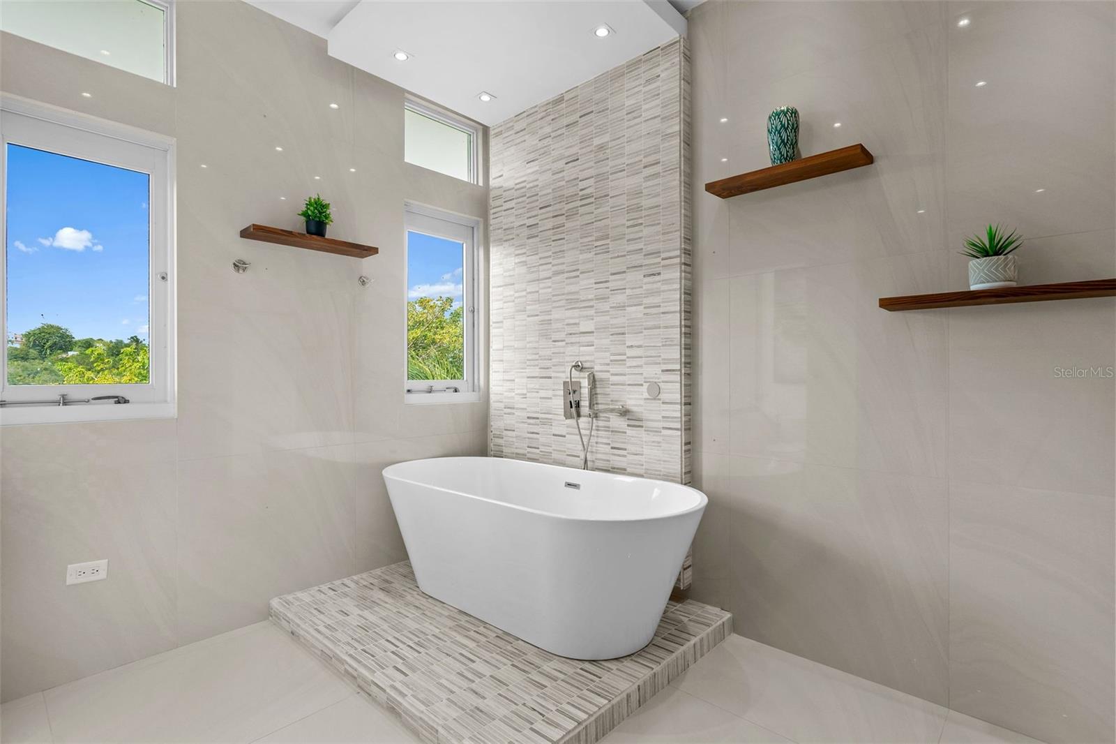 PR9119256 Property Photo