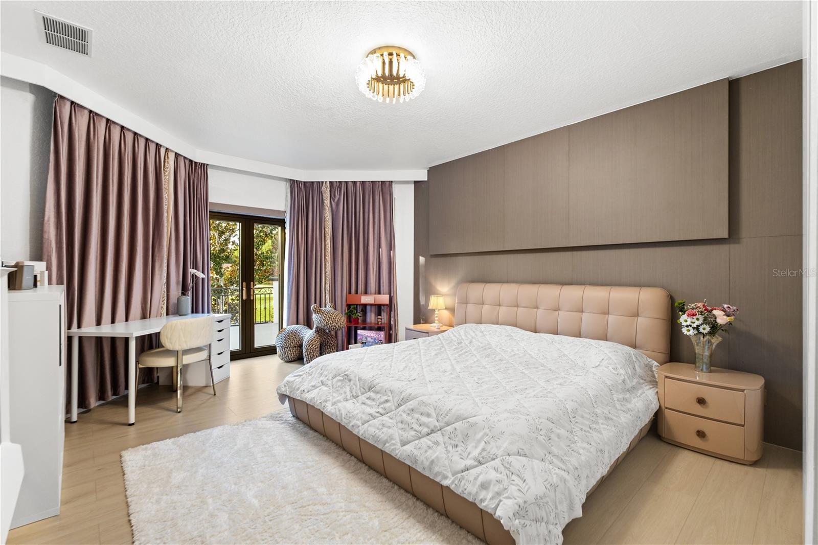 O6382040 Property Photo