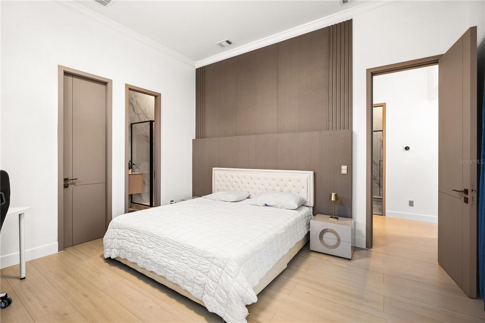 O6382040 Property Photo