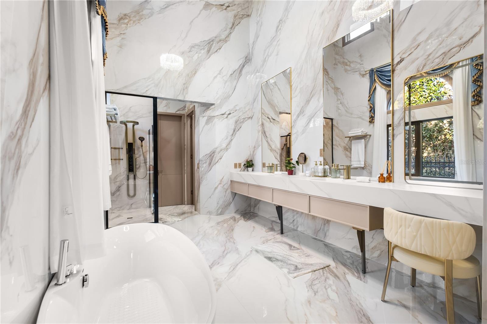 O6382040 Property Photo