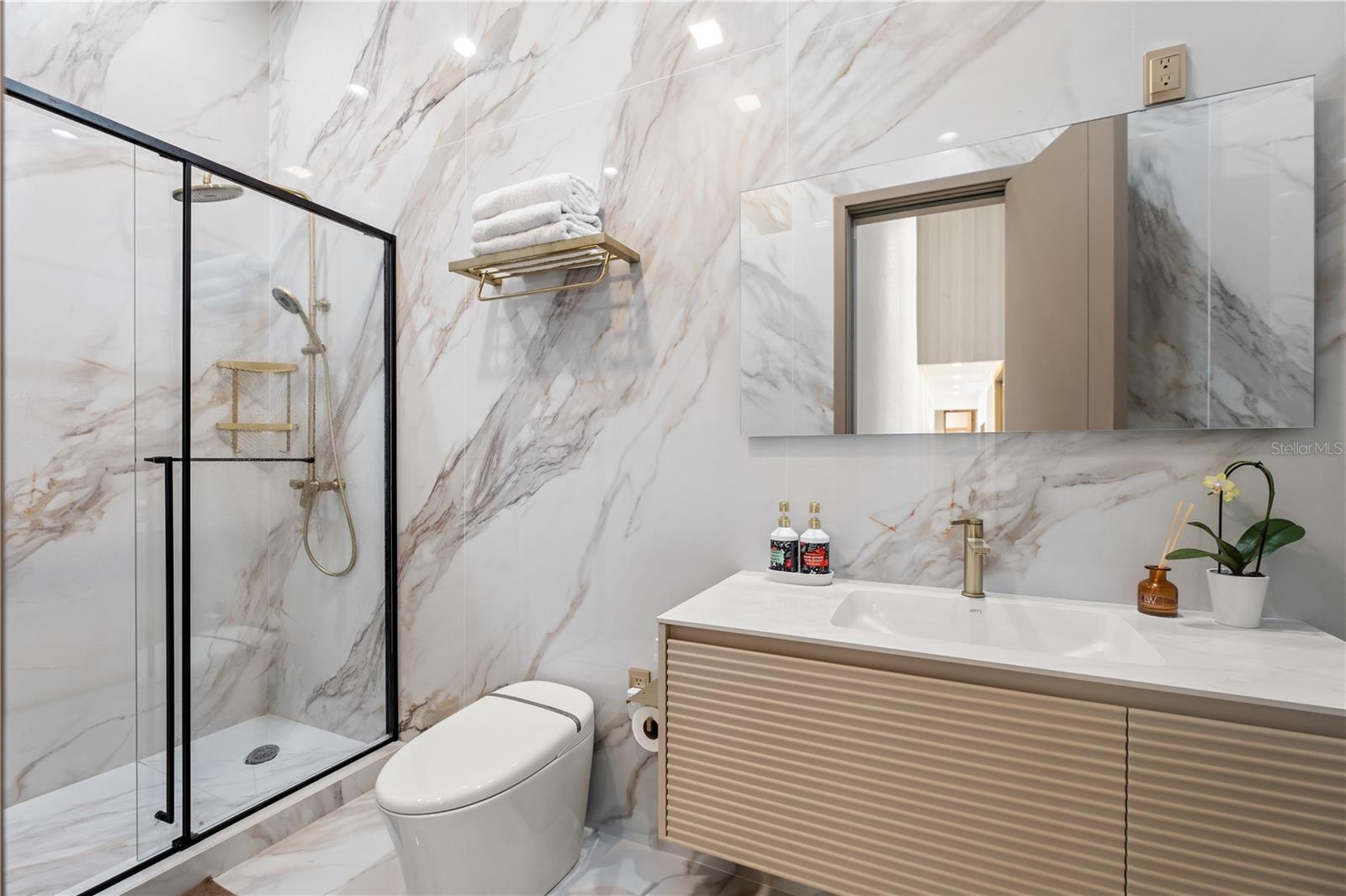 O6382040 Property Photo