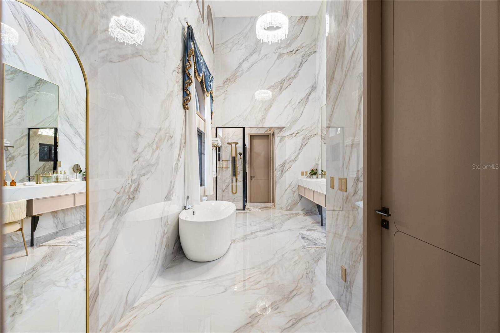 O6382040 Property Photo