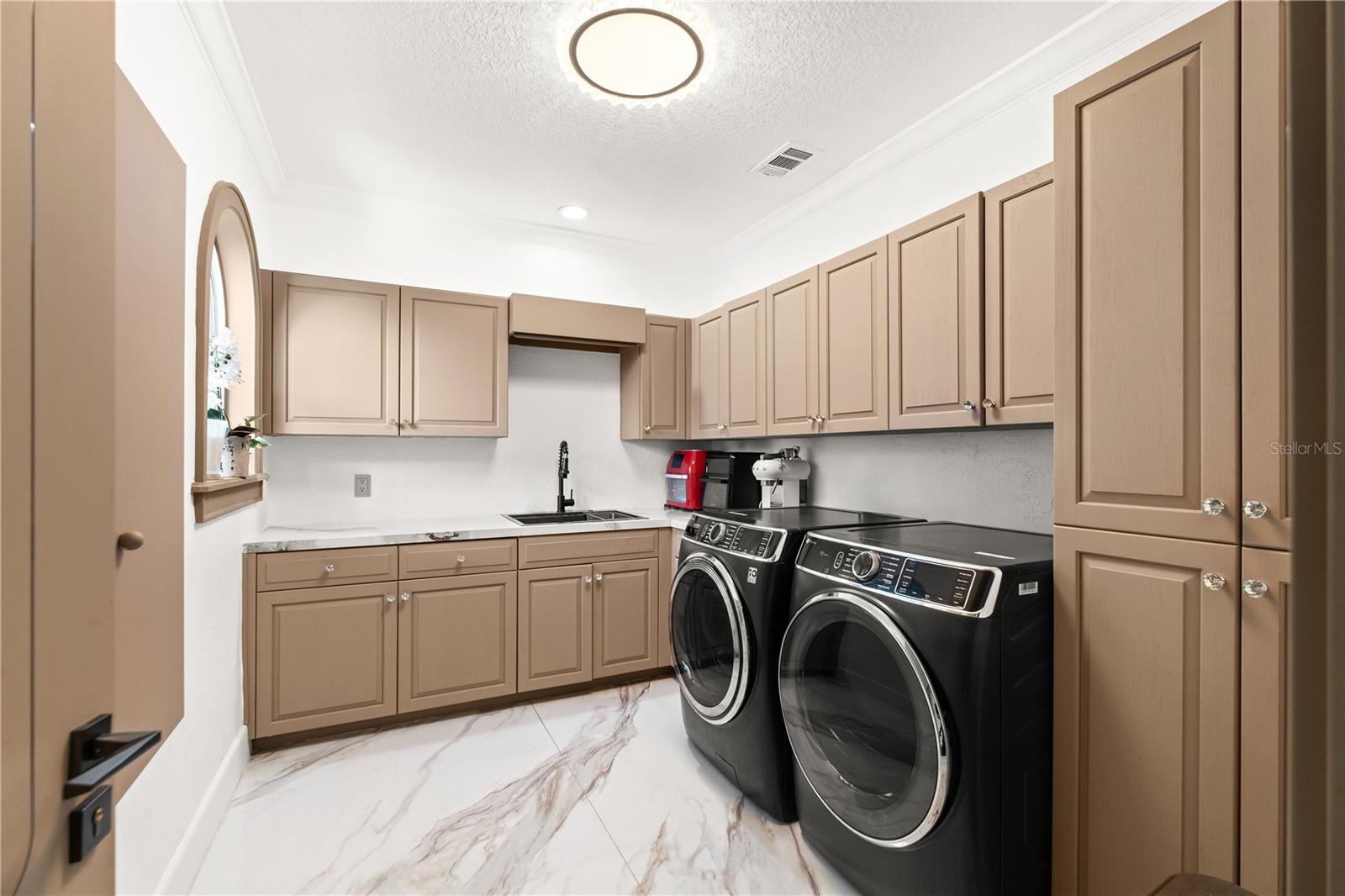 O6382040 Property Photo