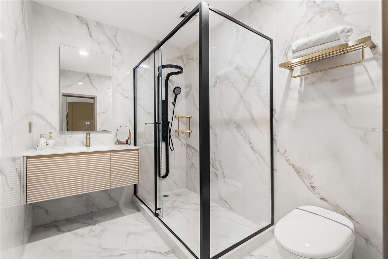 O6382040 Property Photo