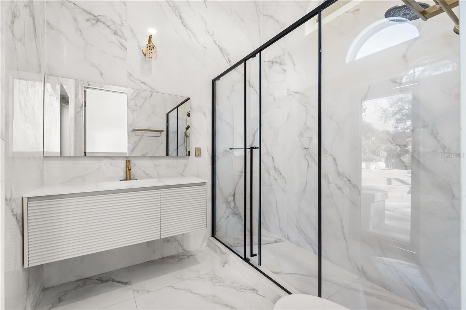 O6382040 Property Photo