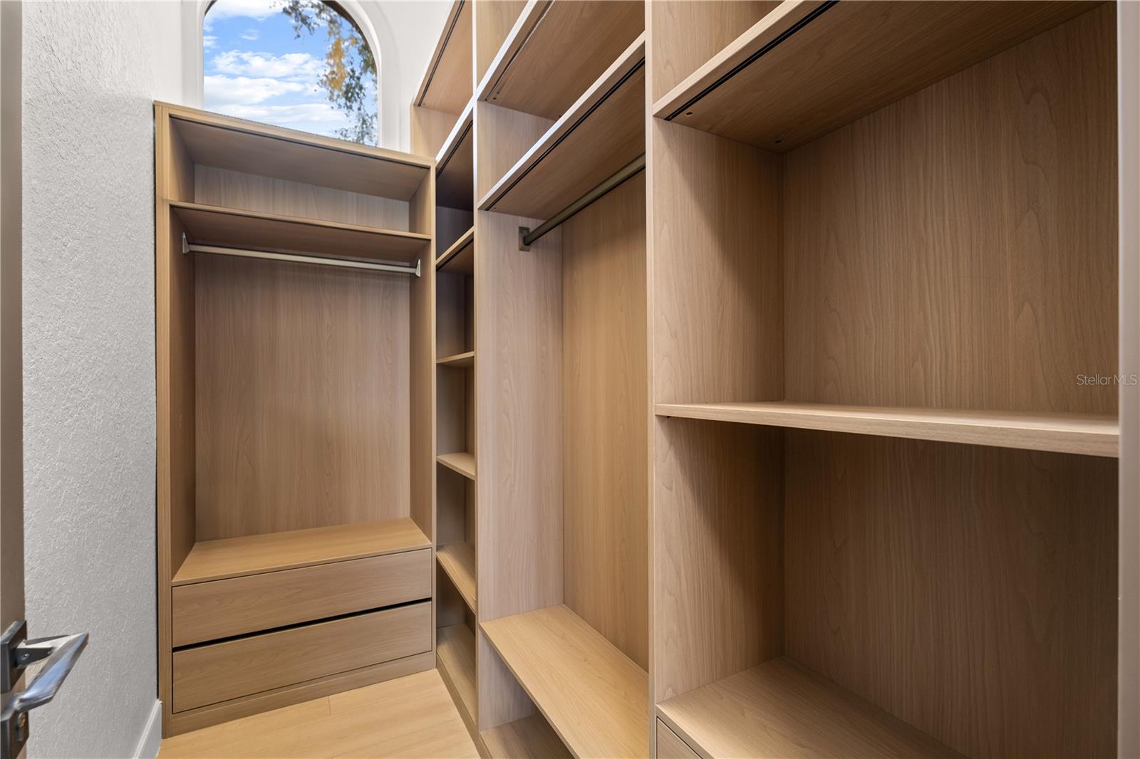 O6382040 Property Photo