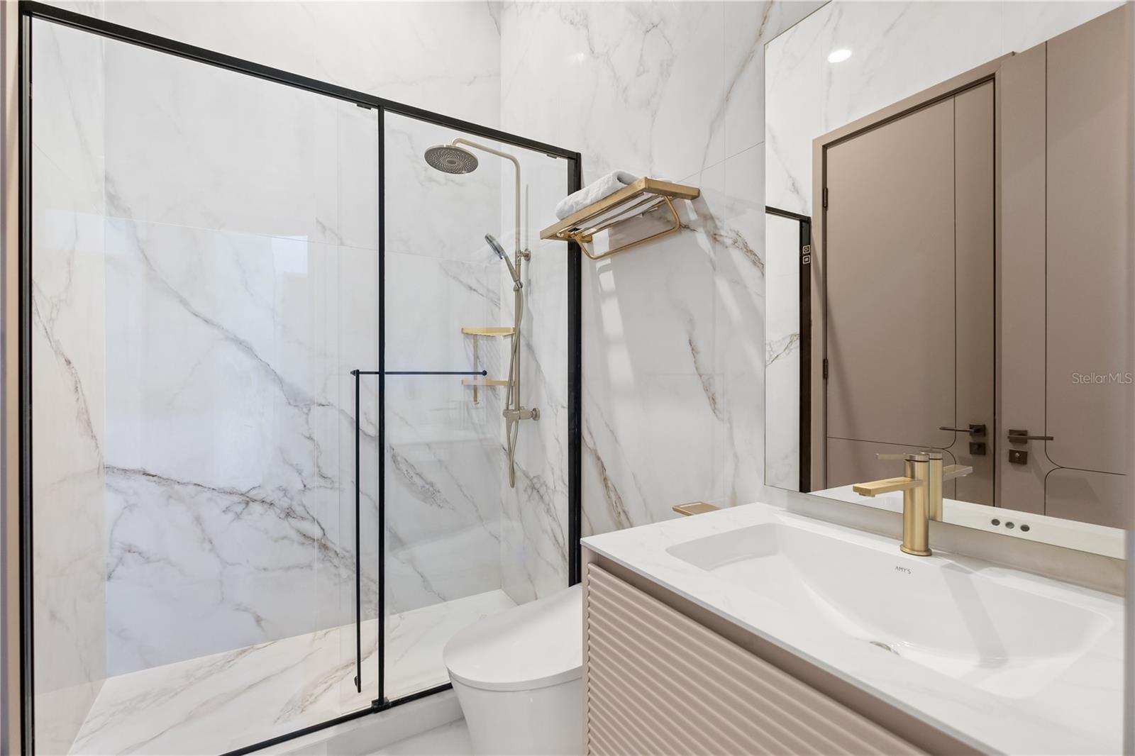 O6382040 Property Photo