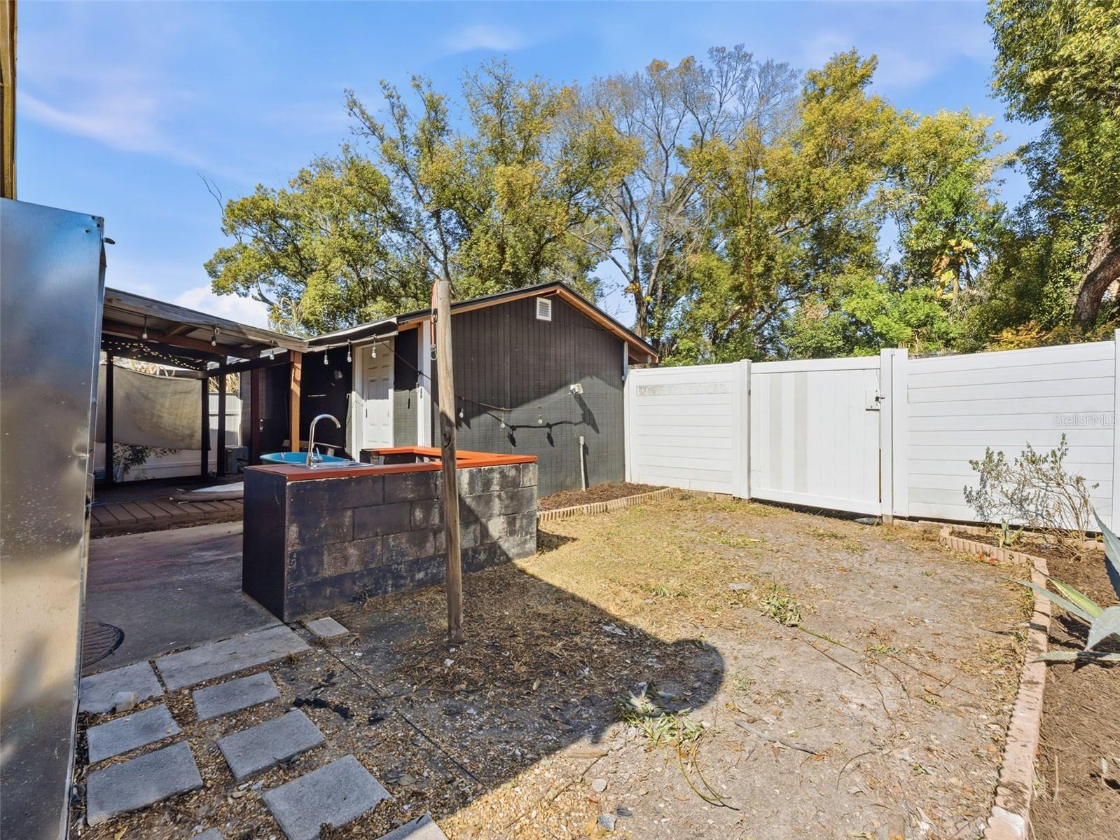 207 W BROAD ST, TAMPA, FL, 33604