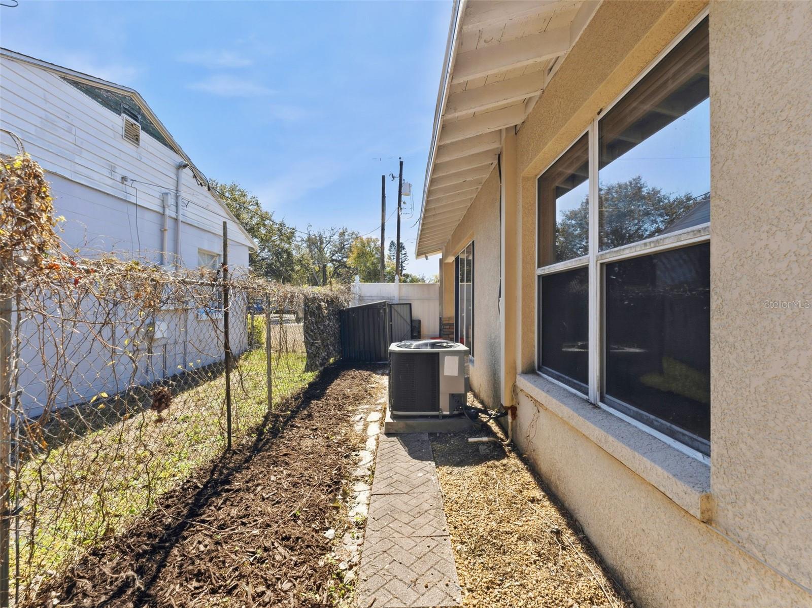 207 W BROAD ST, TAMPA, FL, 33604