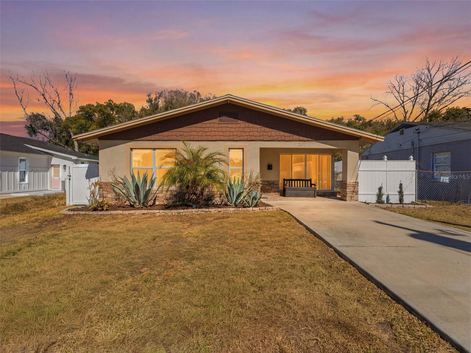 207 W BROAD ST, TAMPA, FL, 33604