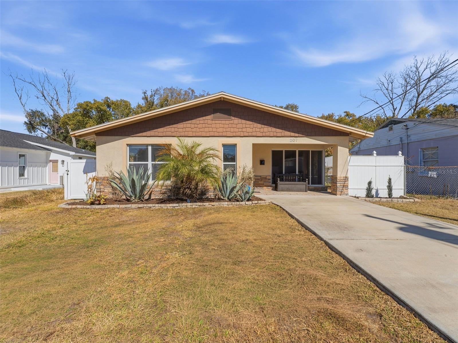 207 W BROAD ST, TAMPA, FL, 33604