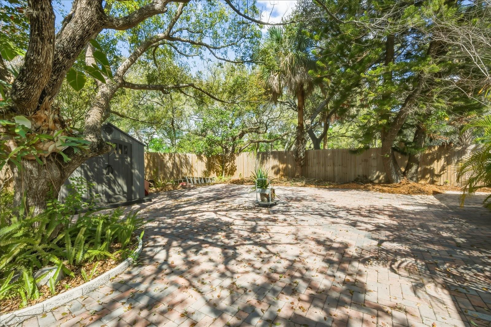 2101 W KYRA DR, TAMPA, FL, 33612