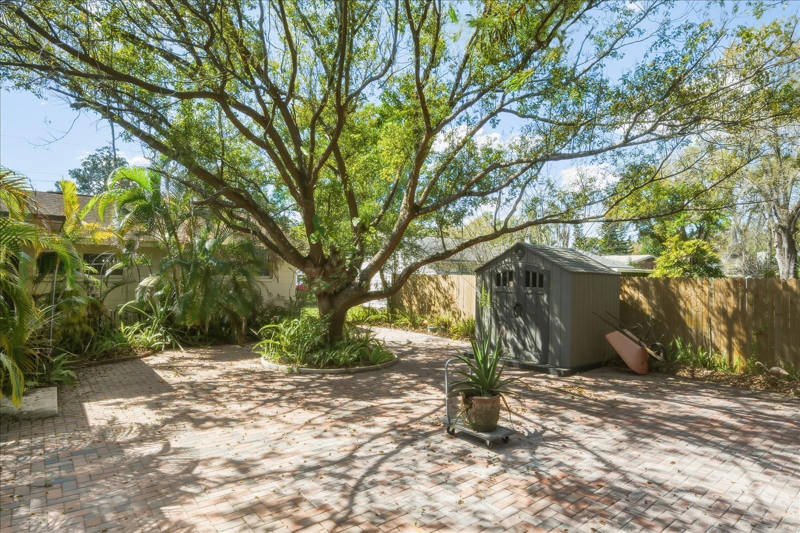 2101 W KYRA DR, TAMPA, FL, 33612