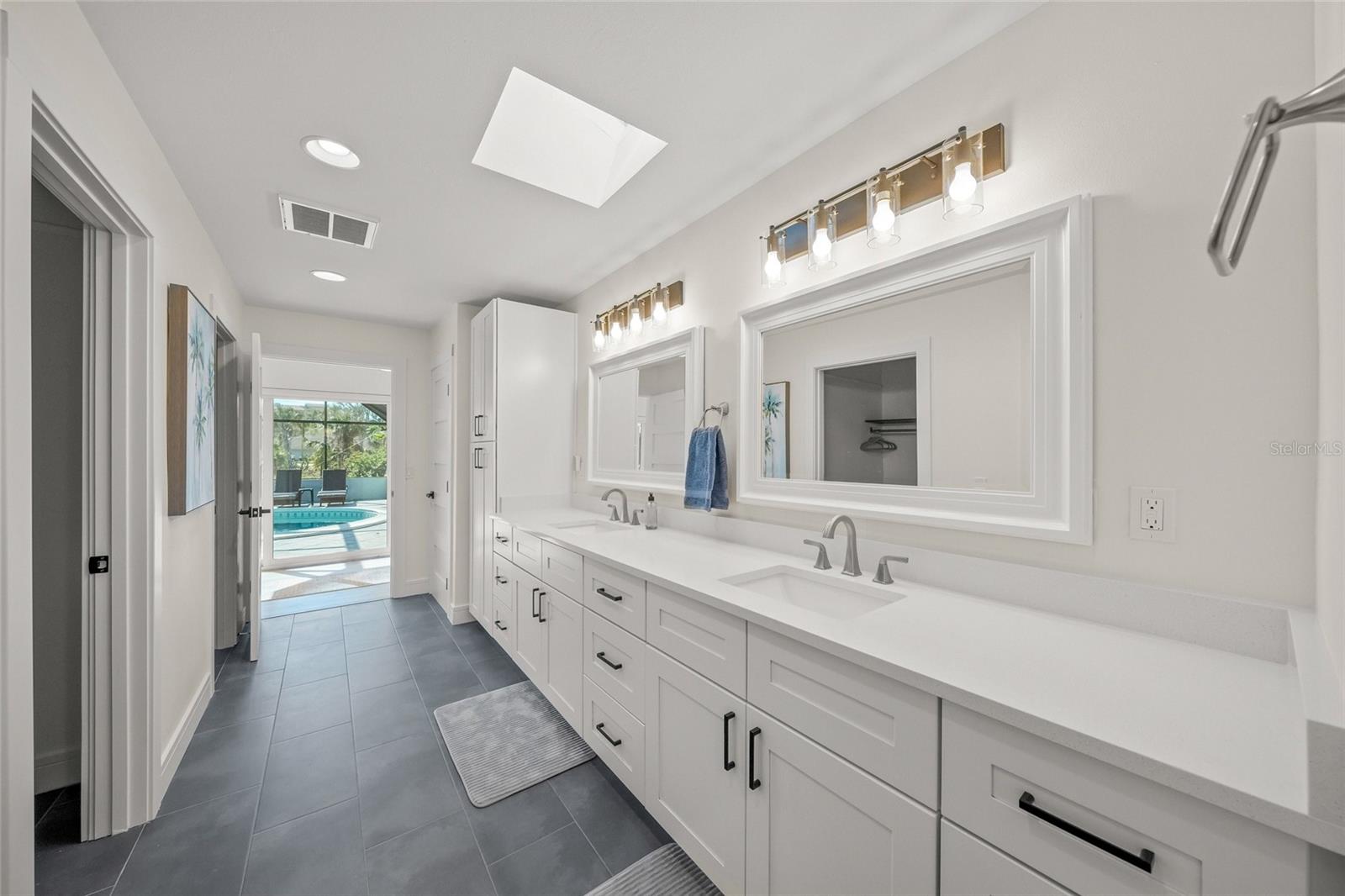 A4682353 Property Photo