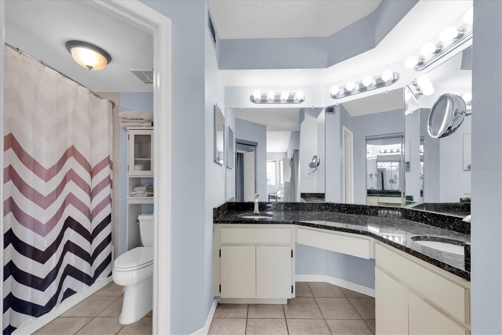 Primary en suite bathroom