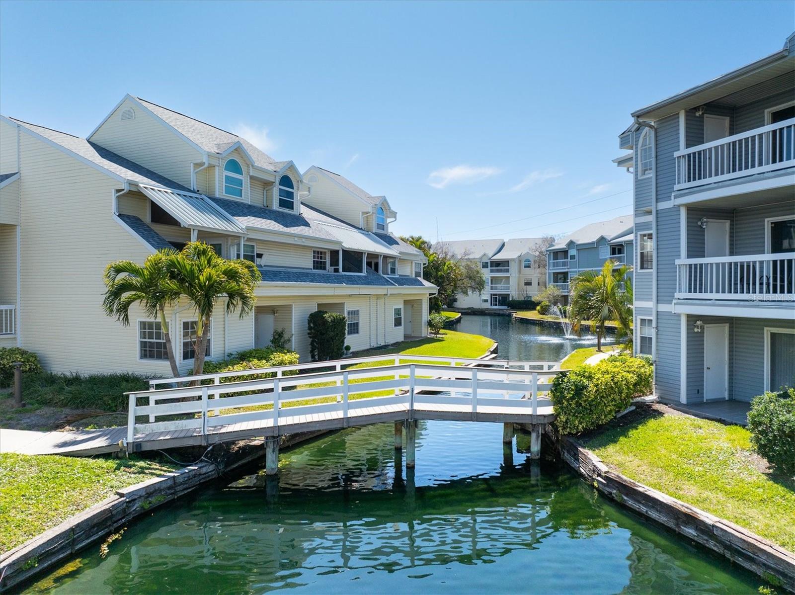 Beautiful complex to walk.