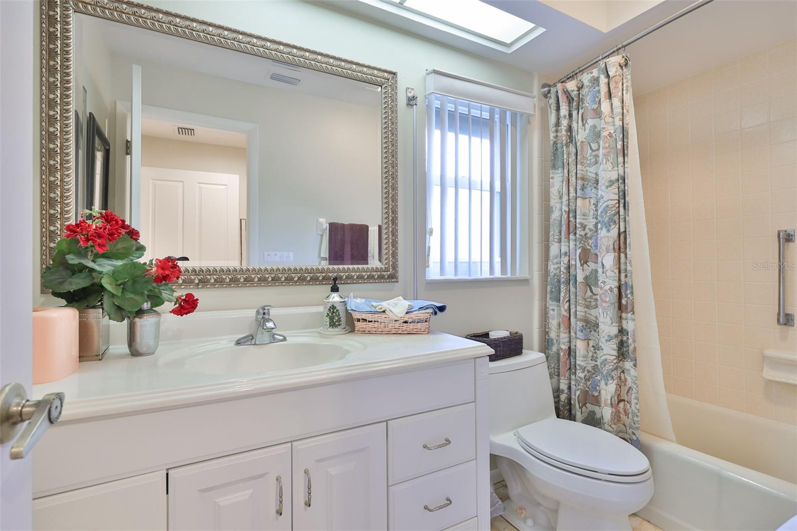 Guest Bathroom w/full sized tub