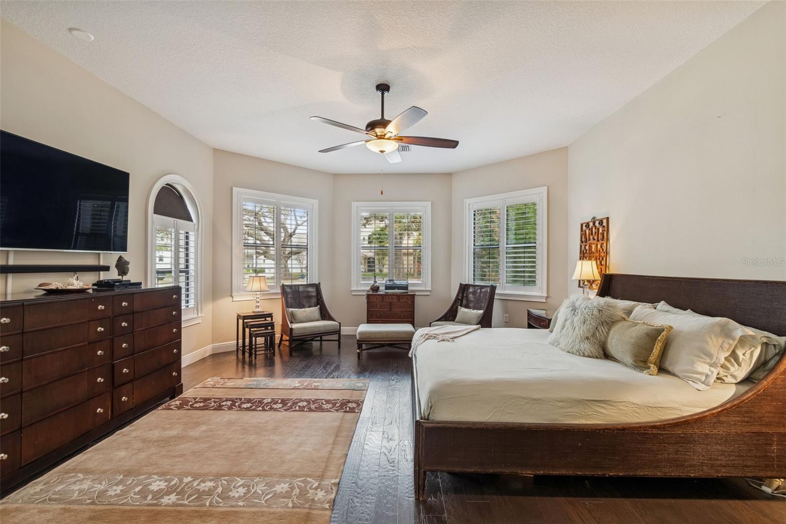 TB8475871 Property Photo