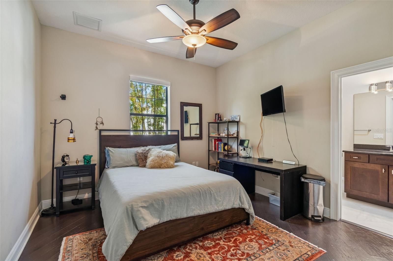 TB8475871 Property Photo