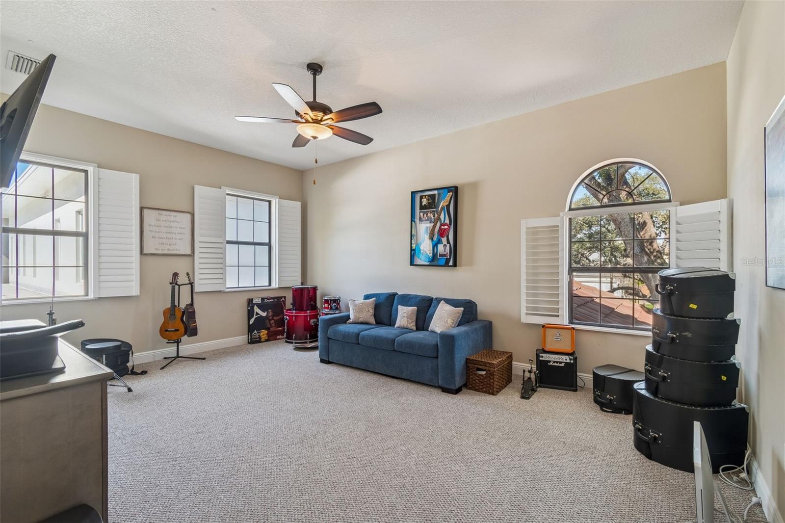 TB8475871 Property Photo