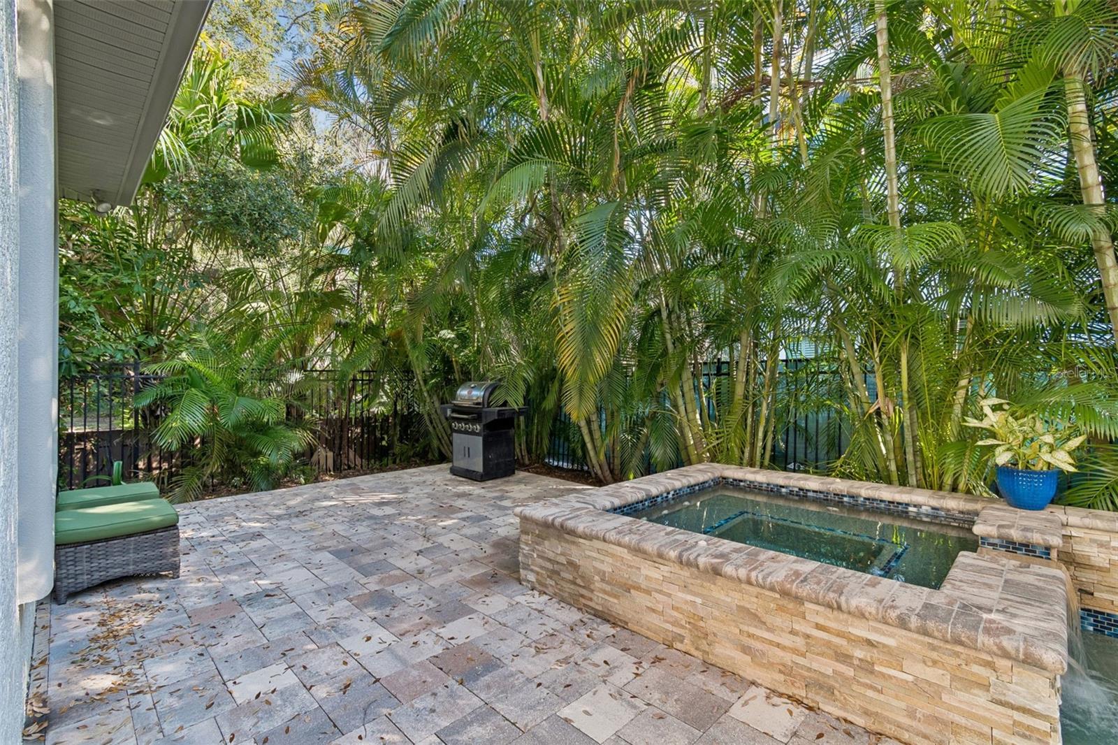 TB8475871 Property Photo