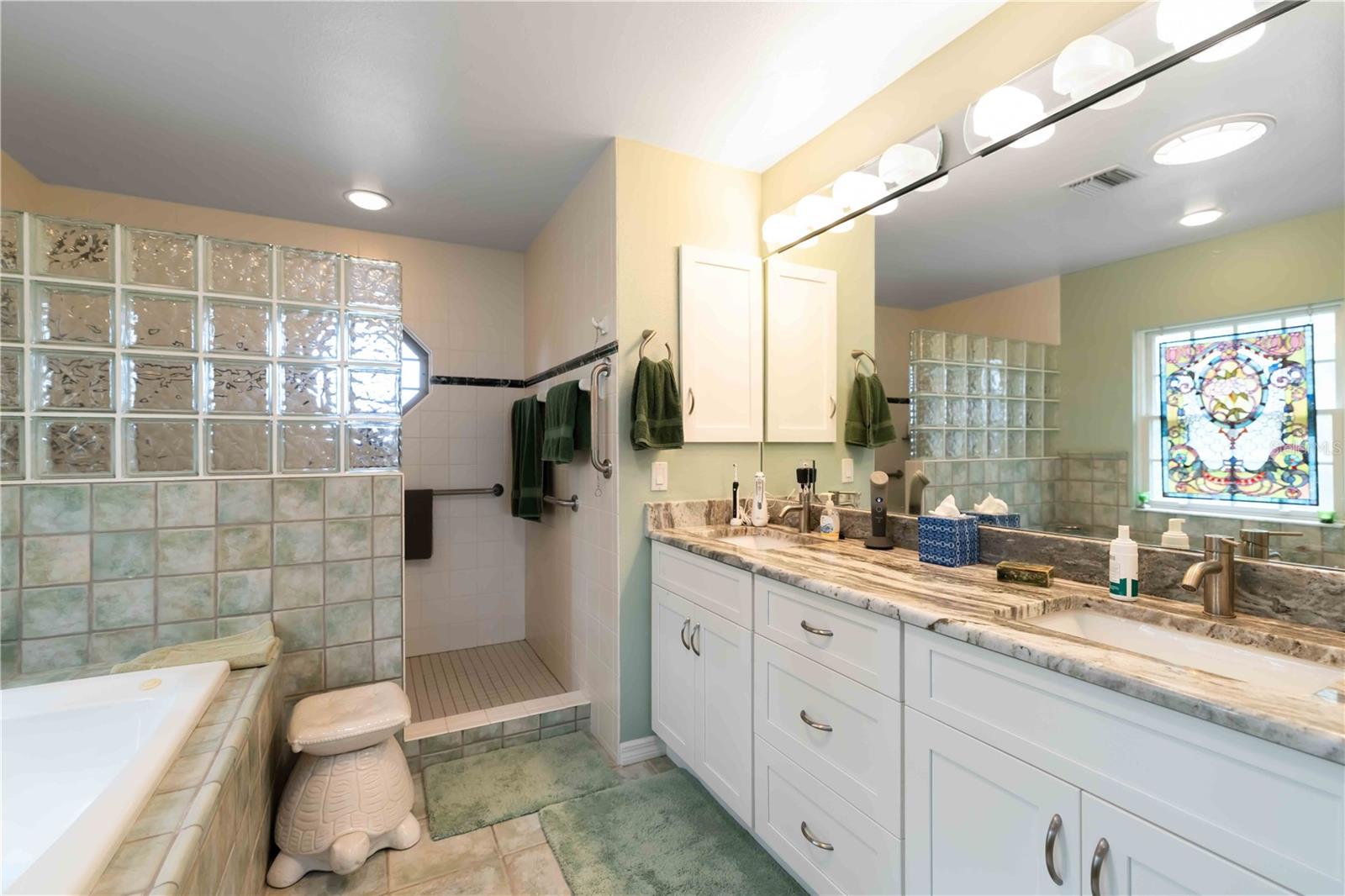 N6142947 Property Photo